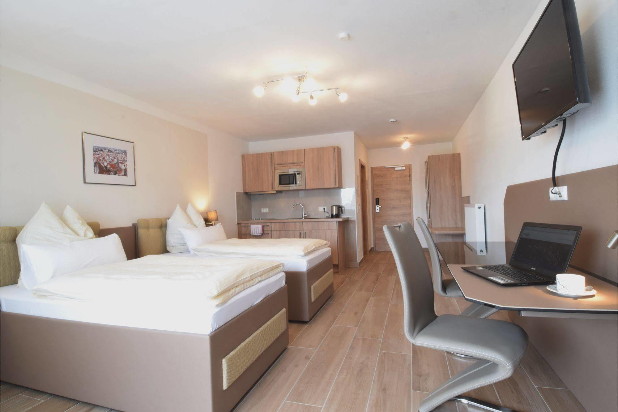 Donaustern Hotel 3*